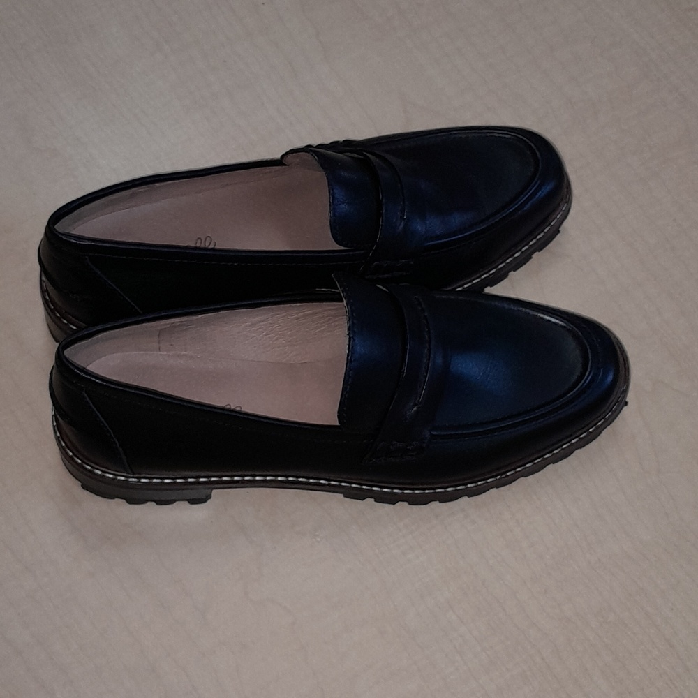 NWOT BLACK Leather Lugsole Loafers Size 8 - Picture 17 of 17